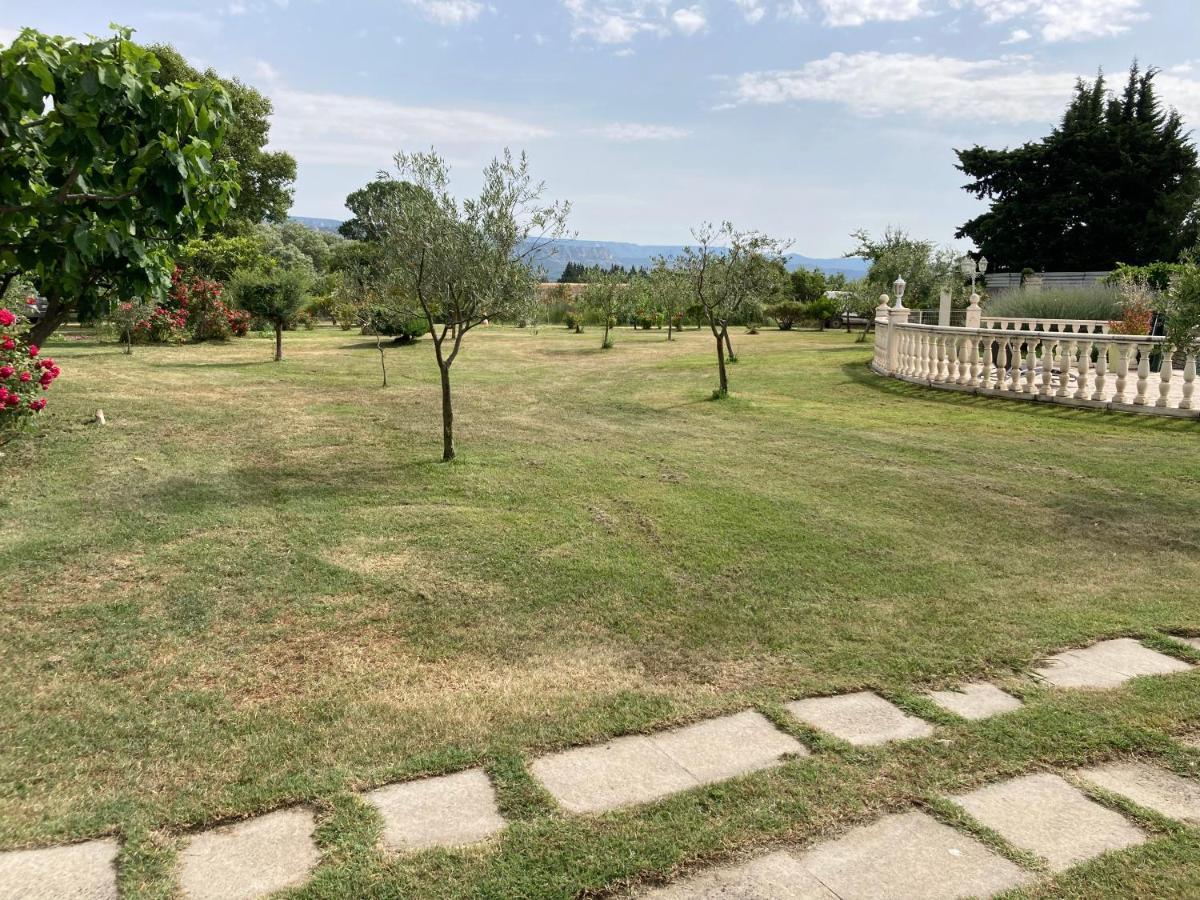 Auberge Les Olivades Mallemort Buitenkant foto