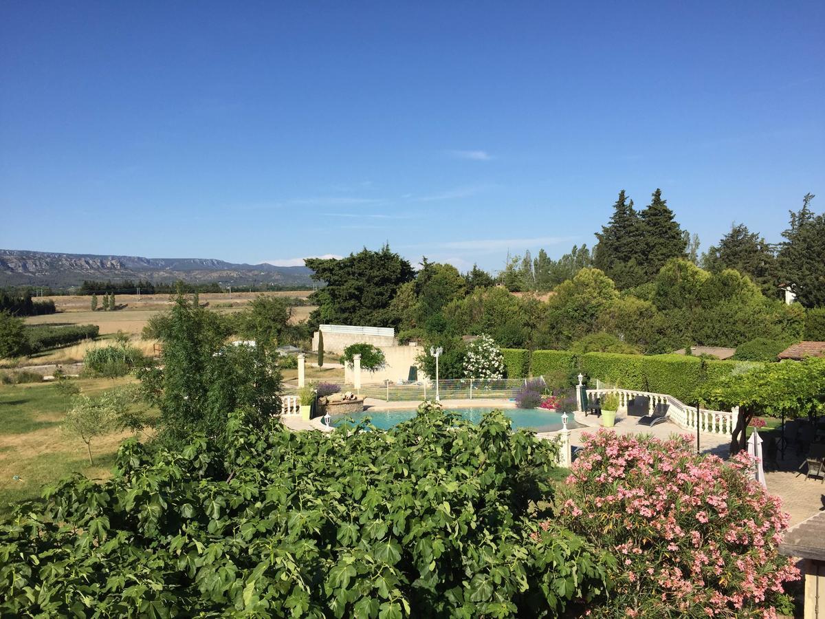 Auberge Les Olivades Mallemort Buitenkant foto