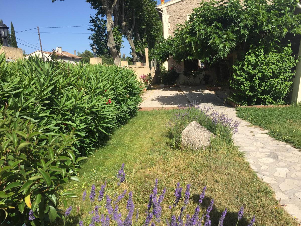 Auberge Les Olivades Mallemort Buitenkant foto